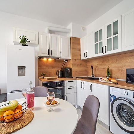 Cozy Apartment With Balcony On The Black Sea- Part Of The Family 'Vicki Apart Varna Extérieur photo