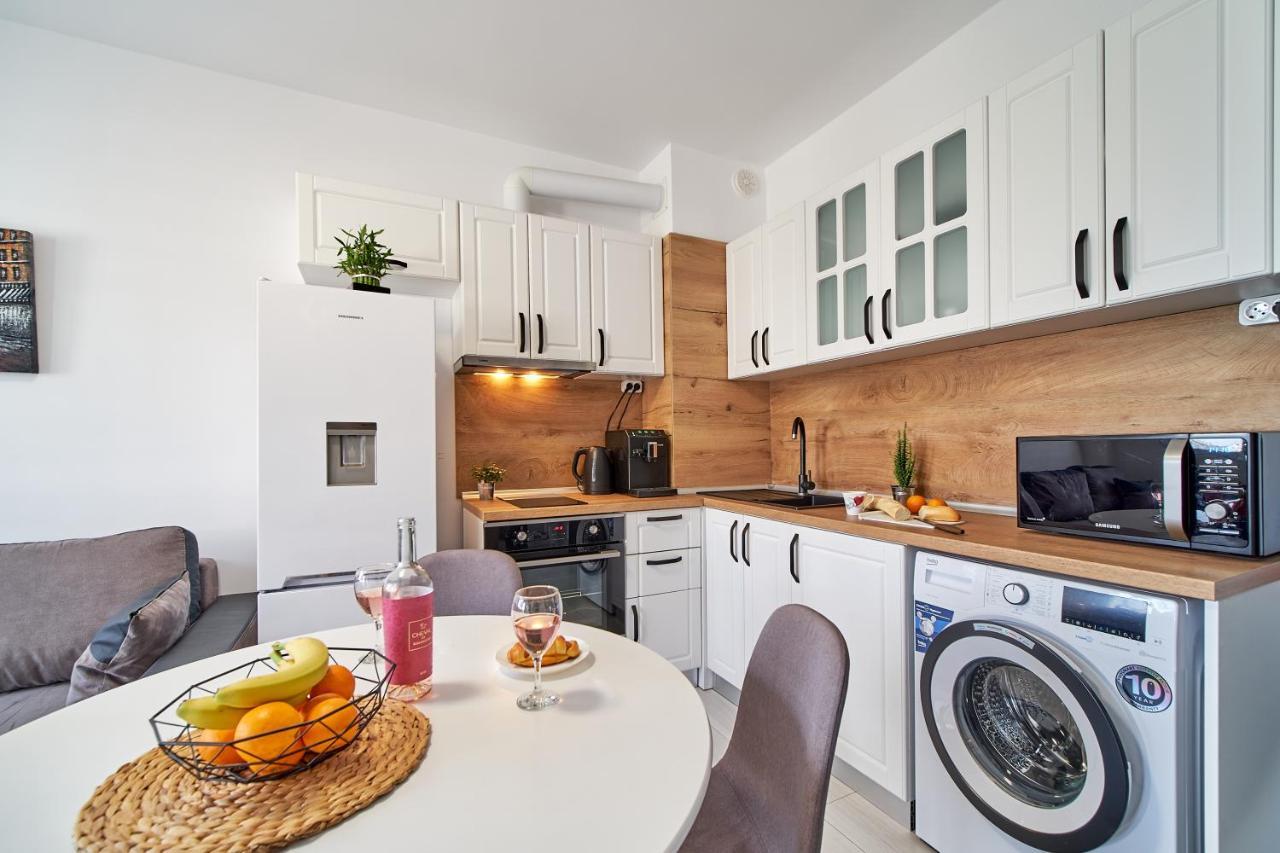 Cozy Apartment With Balcony On The Black Sea- Part Of The Family 'Vicki Apart Varna Extérieur photo